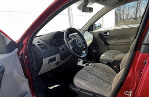 Renault Megane (6 foto / 8)