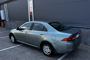 Honda Accord (4 foto / 6)
