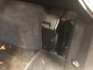 Audi A6 C5 4.2 2000a Varuosadeks (9 foto / 10)