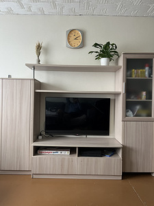 Продам стенку вместе с телевизором (1 фото из 1)