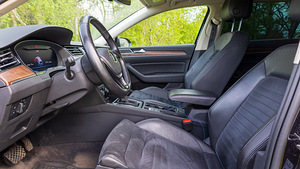 VW Passat Highline 140kW (7 foto / 10)