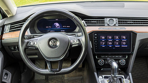 VW Passat Highline 140kW (8 foto / 10)