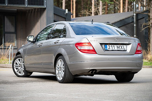 Mercedes-Benz C 180 (2 foto / 4)