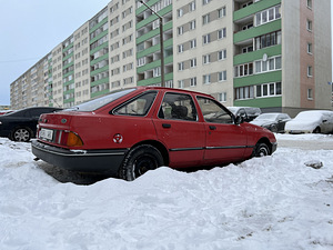Ford Sierra (3 фото из 10)