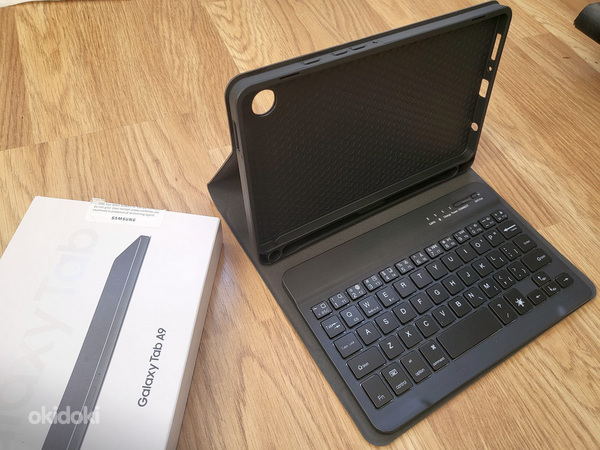 Samsung Galaxy Tab A9 8,7" чехлы на клавиатуру (фото #1)