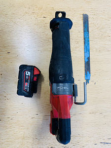 Milwaukee M18 FSZ - tiigersaag + aku ! (4 foto / 8)