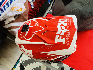 Fox V3 - suurus L / kaasa kott + uus visiir (nokk) ! (2 foto / 7)