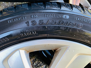Шины 195/ 50 R16 (использовались в течение двух сезонов) + диски Citroën (2 фото из 7)
