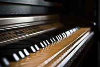 Пианино, на котором можно играть с помощью клавиатуры.