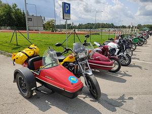 Honda VF 750 Magna sidecar külgkorviga V4 60kW (5 foto / 9)