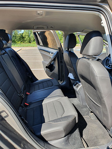 Продается Volkswagen Golf (9 фото из 10)