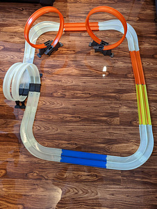 3 набора Hot Wheels + гусеницы + 3 машины. (5 фото из 6)