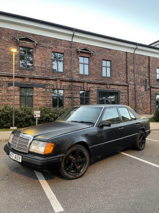 Мерседес Бенц 300D (3 фото из 9)
