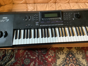Синтезатор Yamaha W7