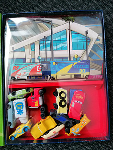 Cars raamat koos mänguautodega, uus (2 foto / 2)