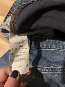 Джинсы Armani (2 фото из 3)