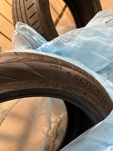 255/40 r18 suverehvid dot 4021 2tk
