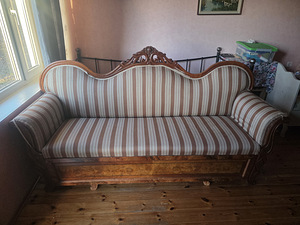 100-летний диван (1 фото из 2)