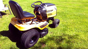 Murutraktor CUB CADET LT1 (4 foto / 6)