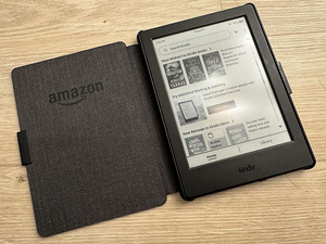 Amazon Kindle (8th Gen) koos kaantega (1 foto / 2)