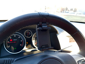Auto tālruņa turētājs uz stūres (3 foto no 3)