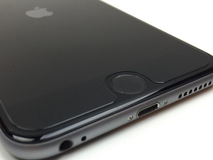Защитные стекла для телефонов iPhone с УФ клеем (5 фото из 6)