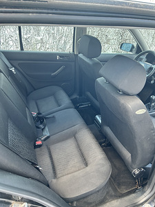 VOLKSWAGEN GOLF 4 (6 foto / 9)