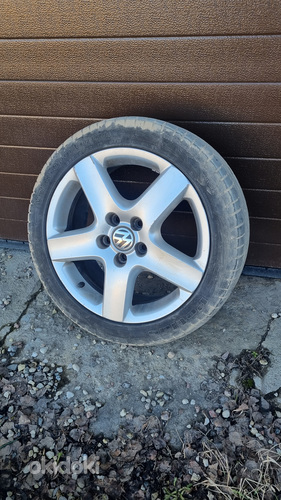 Продаются литые диски и шины Volkswagen 17 дюймов