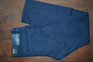 Hugo Boss teksad W33 L34 (1 foto / 1)