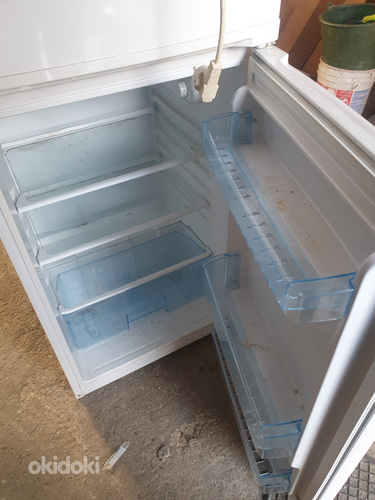 Маленький холодильник ВЕКО 125x55x55 (фото #4)