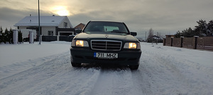 Mercedes-Benz C180 (5 foto / 8)