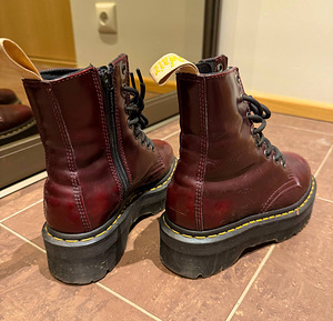 Dr. Martens Cherry Red Platform Boots (4 foto / 4)