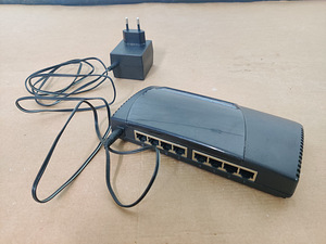 Switch Edimax 8 Porti 10/100Mbps (2 foto / 2)