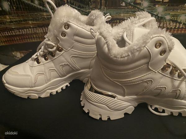 Высокие зимние белые кроссовки 40 размер (фото #3)