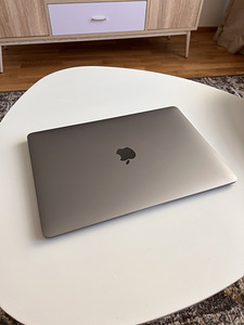 MacBook Space Gray, 13-inch, 256GB, 2020 (2 foto / 4)