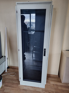 Серверный шкаф (rack) (1 фото из 4)