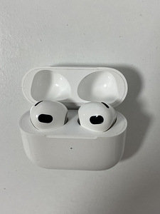 AirPods 3-го поколения (1 фото из 3)