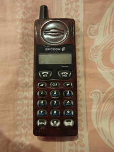 Telefon ERICSSON