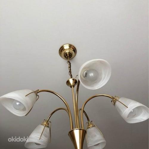 Потолочный светильник с золотыми деталями (фото #1)