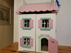 Le Toy Van Sweetheart nukumaja mööbliga (6 foto / 6)