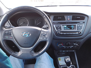 Hyundai i20 (7 foto / 8)