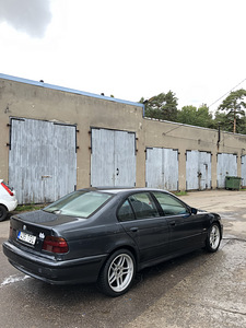 BMW 523 (2 фото из 7)