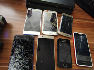 Telefonide müük varuosadeks (3 foto / 3)