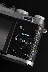 Fujifilm X100 12.3 MP APS-C CMOS EXR 23mm f2.0 (4 foto / 4)