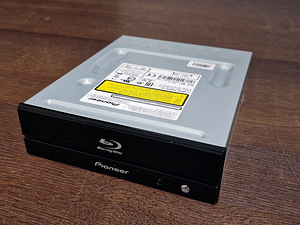Pioneer BDR-S09XLT Blu-Ray/DVD/CD kirjutaja (1 foto / 3)