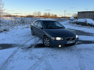 Volvo s60 (2 фото из 14)