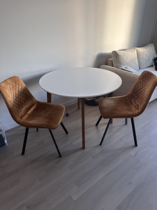 Köögilaud ja kaks tooli (1 foto / 7)