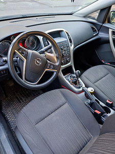 Opel Astra 1.6 85kw manual 2012 (7 foto / 7)