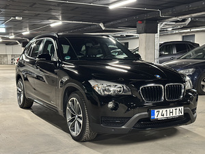 BMW X1 xDrive20i Sport line (3 foto / 15)