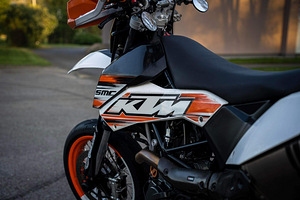 M/V: KTM 690 SMC (3 foto / 7)